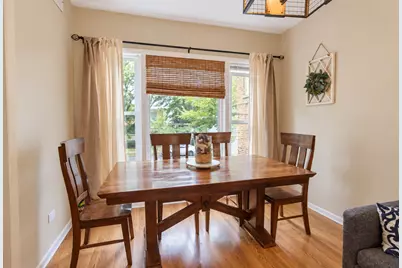 3906 W Montrose Avenue, Chicago, IL 60618 - Photo 13