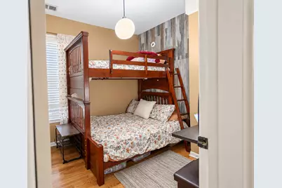 3906 W Montrose Avenue, Chicago, IL 60618 - Photo 11