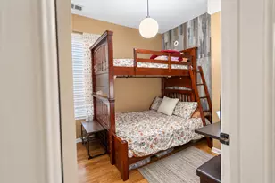 3906 W Montrose Ave, Chicago, IL 60618 - Photo 11