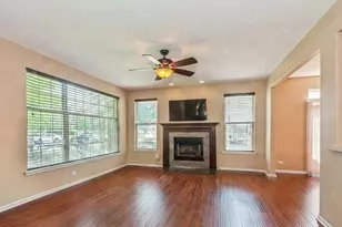 9411 Fountain Point Cir, Darien, IL 60561 - Photo 5