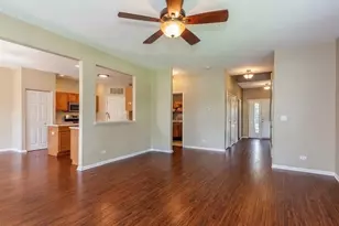 9411 Fountain Point Cir, Darien, IL 60561 - Photo 3