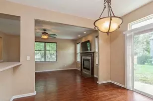 9411 Fountain Point Cir, Darien, IL 60561 - Photo 7