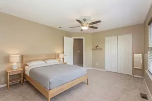 9411 Fountain Point Cir, Darien, IL 60561 - Photo 13