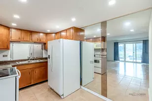 100 Deborah Ln, Wheeling, IL 60090 - Photo 13