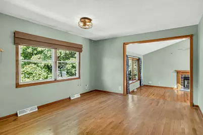 2105 W Bedford Road, Freeport, IL 61032 - Photo 5