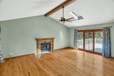 2105 W Bedford Road, Freeport, IL 61032 - Photo 7
