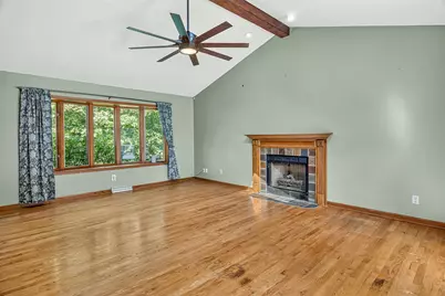 2105 W Bedford Road, Freeport, IL 61032 - Photo 9