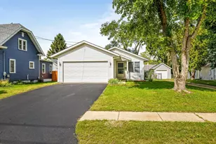 610 Sydney Ave, Loves Park, IL 61111 - Photo 3