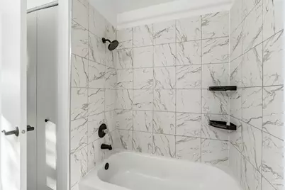 1820 W Highland Avenue #D, Elgin, IL 60123 - Photo 15