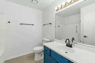 1820 W Highland Ave, Elgin, IL 60123 - Photo 7