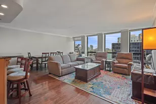 260 E Chestnut St, Chicago, IL 60611 - Photo 11