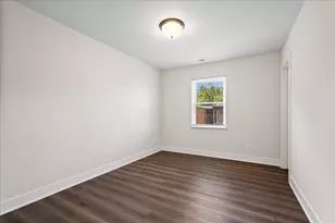 2314 W Arthur Ave, Chicago, IL 60645 - Photo 11