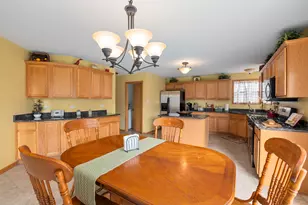 396 Hunters Dr, Beecher, IL 60401 - Photo 17