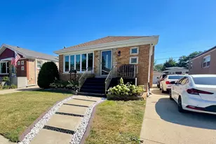 9133 S Hamlin Ave, Evergreen Park, IL 60805 - Photo 1