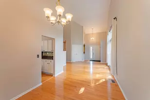 1265 Dunbarton Dr, Aurora, IL 60502 - Photo 5