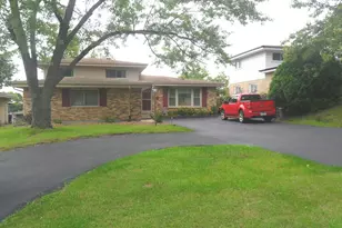 8501 S Kean Ave, Hickory Hills, IL 60457 - Photo 1