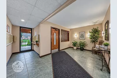 131 W Ellis Avenue #21, Libertyville, IL 60048 - Photo 3