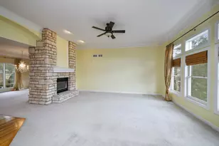 527 Mallard Point Dr, North Aurora, IL 60542 - Photo 9