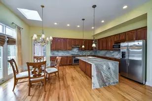 527 Mallard Point Dr, North Aurora, IL 60542 - Photo 11