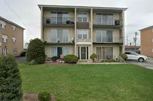 7816 W 79 Pl, Bridgeview, IL 60455 - Photo 1