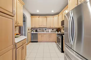 691 E Nerge Rd, Roselle, IL 60172 - Photo 9
