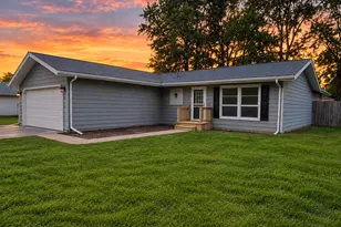 370 Karen Dr, Bourbonnais, IL 60914 - Photo 1