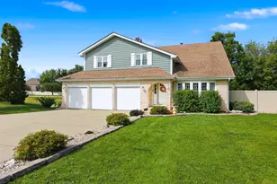10 Americana Ct, Roselle, IL 60172 - Photo 1