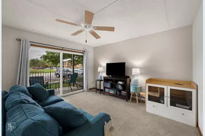 649 N Briar Hill Lane #1, Addison, IL 60101 - Photo 5