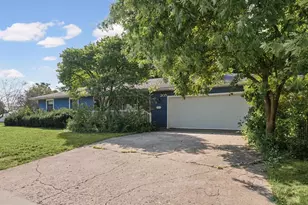 205 E Evergreen Dr, Saint John, IL 61873 - Photo 3
