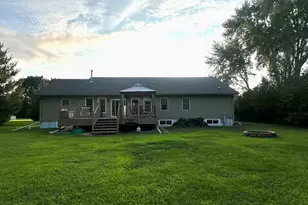 1906 Ave D, Sterling, IL 61081 - Photo 5