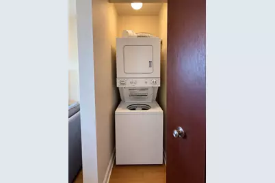 3238 W Berteau Avenue #2E, Chicago, IL 60618 - Photo 7