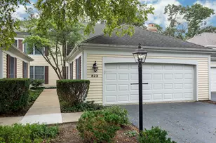 823 Suffield Square, Lincolnshire, IL 60069 - Photo 1