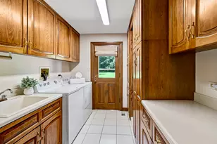 6515 Manor Dr, Burr Ridge, IL 60527 - Photo 19