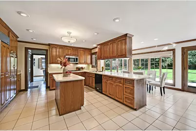 6515 Manor Drive, Burr Ridge, IL 60527 - Photo 9