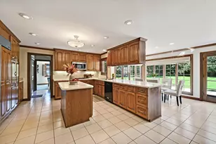 6515 Manor Dr, Burr Ridge, IL 60527 - Photo 9
