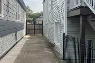 8629 S Colfax Ave, Chicago, IL 60617 - Photo 3