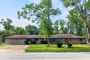73 Blackhawk Dr, Park Forest, IL 60466 - Photo 1