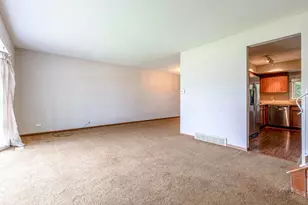928 Rohlwing Rd, Palatine, IL 60074 - Photo 5