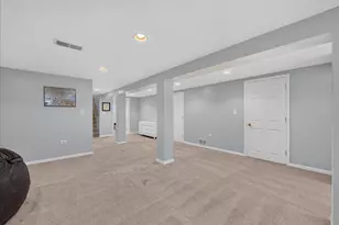 913 S Lancaster St, Mount Prospect, IL 60056 - Photo 33