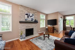 4 Mashie Ct, Woodridge, IL 60517 - Photo 3