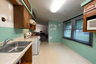 2086 Nimitz Dr, Des Plaines, IL 60018 - Photo 5