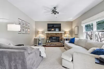 585 Yellowstone Drive, Elgin, IL 60123 - Photo 13