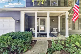 585 Yellowstone Dr, Elgin, IL 60123 - Photo 3