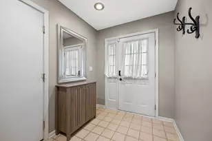 347 Gladstone Ln, Elgin, IL 60120 - Photo 15