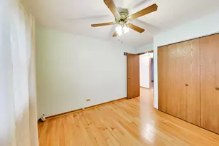 951 Wilma Ln, Elk Grove Village, IL 60007 - Photo 13