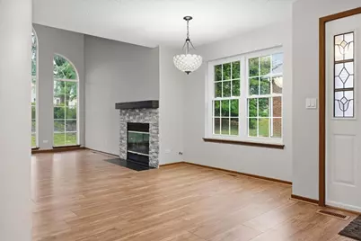 922 W Happfield Drive, Arlington Heights, IL 60004 - Photo 9