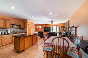 526 Carolyn Ln, Lake Holiday, IL 60552 - Photo 9