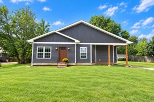 16 Grove St, Bristol, IL 60512 - Photo 1