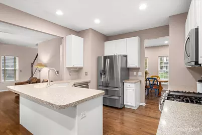 1S068 E Burnham Lane, Geneva, IL 60134 - Photo 5