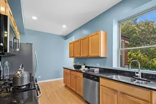 3725 W Byron St, Chicago, IL 60618 - Photo 7